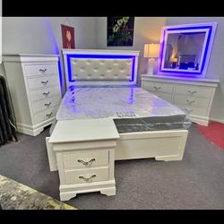 Brand New Queen Silver Led Light Complete Bedroom Set Are Available With Free Delivery And Cash On Delivery 