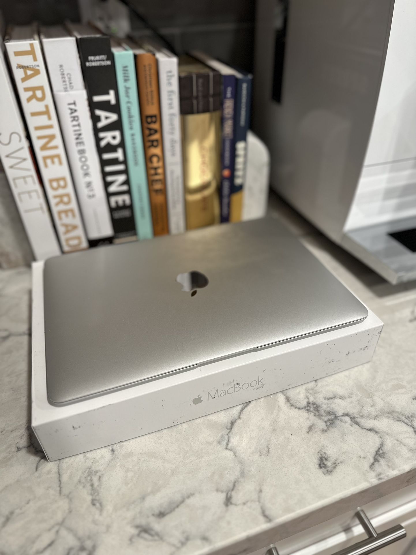 MacBook (Retina, 12-inch, Early 2016)