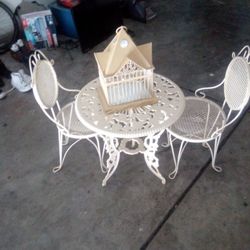 Iron Garden Antique Table W/2 Chairs