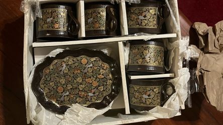 Authentic Japanese if 5 tea cups, and saucers