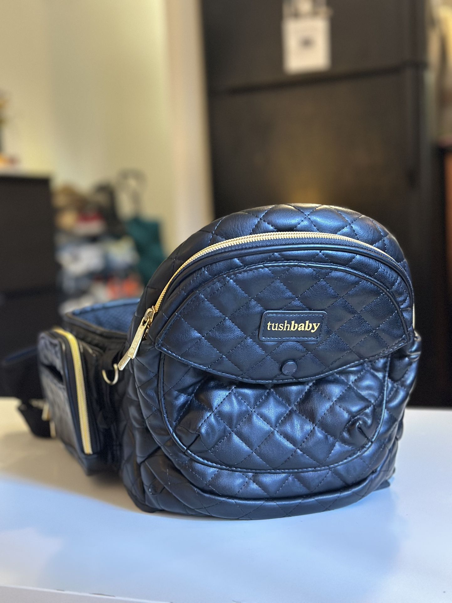 Tushbaby Hip Carrier – Quilted Black Leather (Like New!)