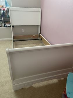 Twin Size Sleigh Bed