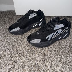 Yeezy 700 Black  MNVN