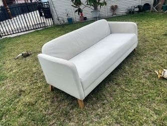 Sofa en buenas conditiones con algunas manchitas