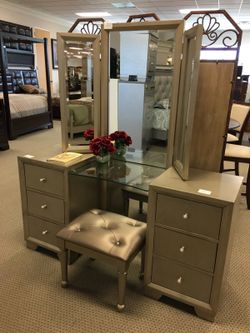 Vanity with moving mirrors