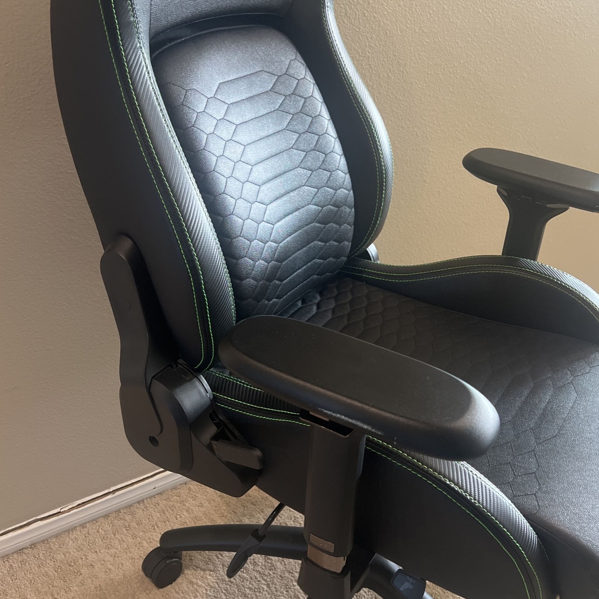Razor Gaming Chair for Sale in West Covina, CA OfferUp