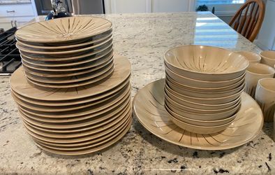 PIER 1  40-PIECE DINNERWARE