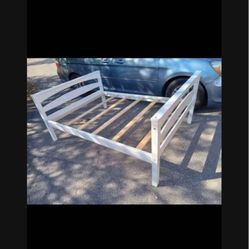 🥰WHITE COLOR FUL SIZE BEDROOM SET: CHEST, FULL SIZE BED FRAME 🥰