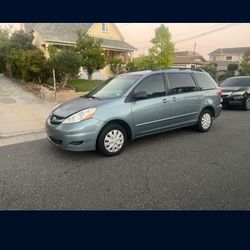 2010 Toyota Sienna Le
