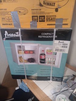 Compact refrigerator