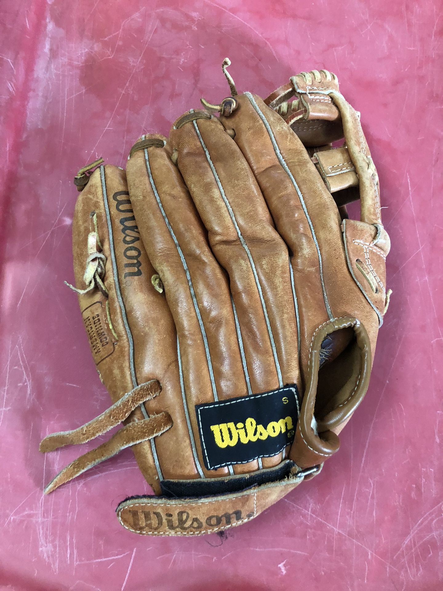 Wilson A2120 Fielder’s Glove Baseball And Softball