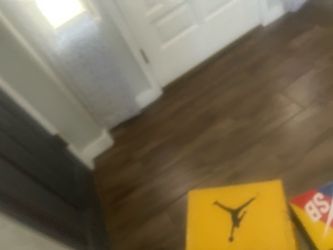Yellow orche jordan 6s