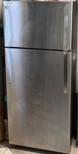 GE Refrigerator – Stainless Steel – Excellent Condition