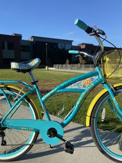 26 Bike Margaritaville Womens Multi Speed Cruiser Bicycle For Sale Cycling LIKE NEW for Sale in Vancouver WA OfferUp