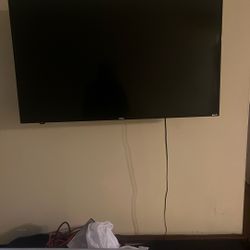 50 In Roku Tv With Mount 