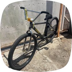Throne 29 bloc boi