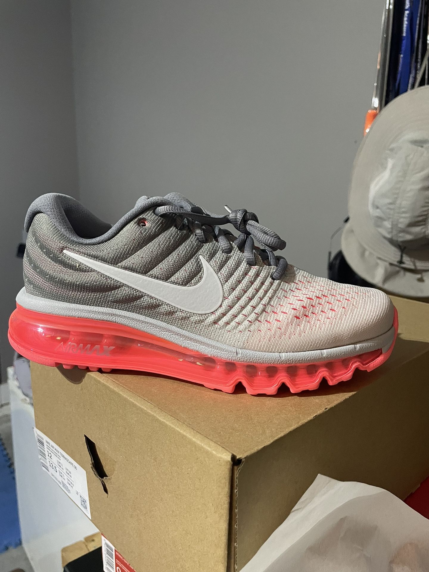 Nike AirMax 2017 Size 9
