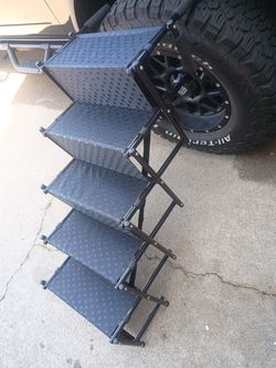 Foldable and portable steps for pets