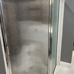 Neo angle shower door