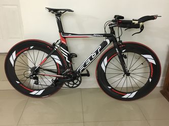 Felt s22 best sale triathlon bike