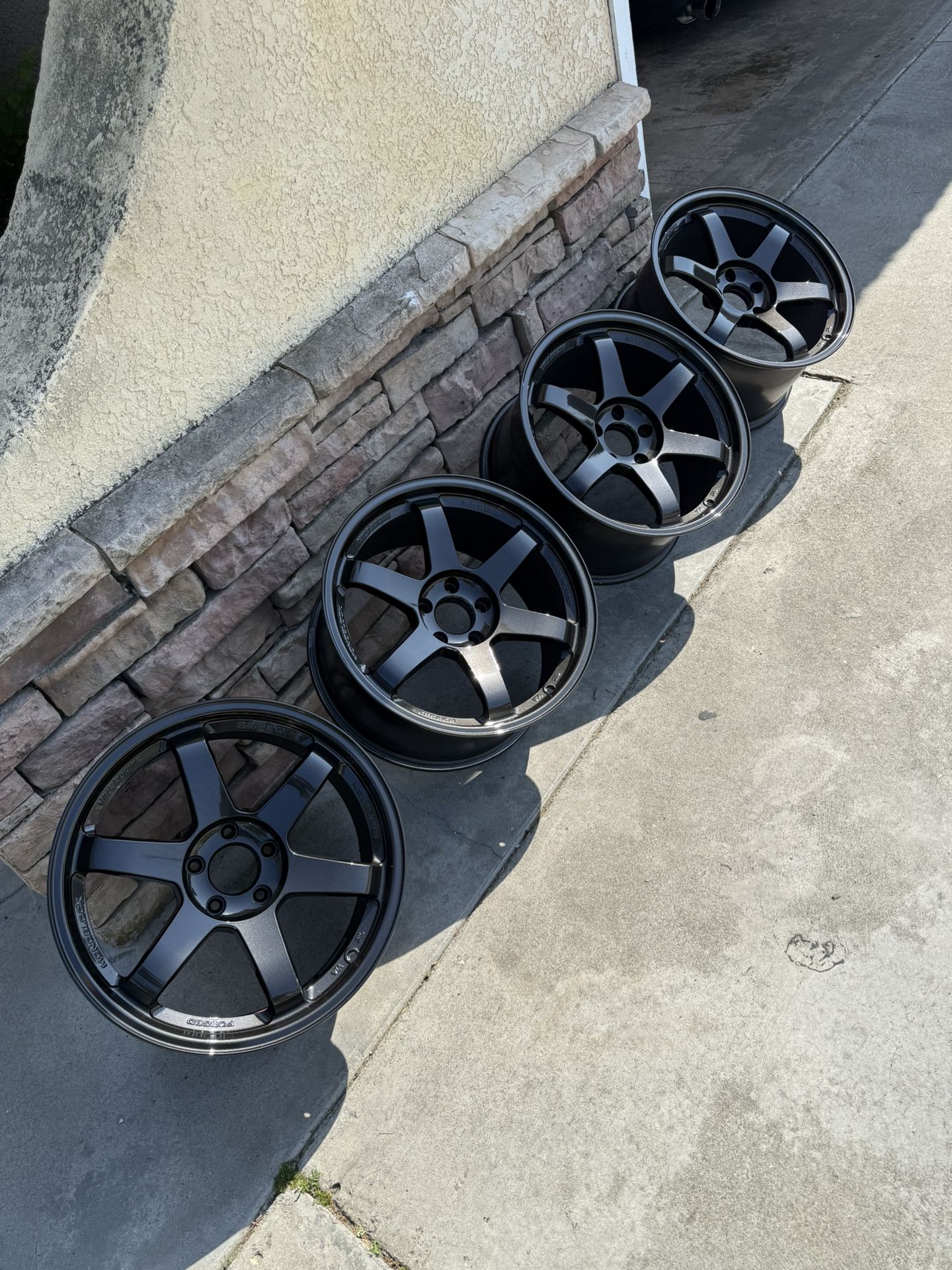 Volk Racing TE37 18x9.5 +22 