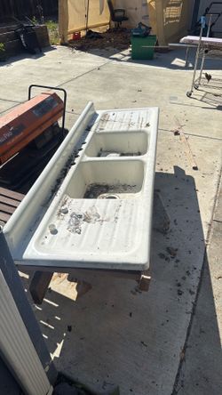 Dual sink countertop