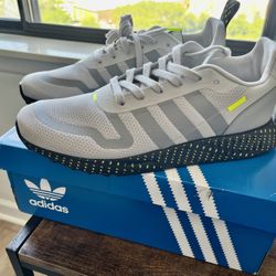 Adidas Sneakers 