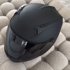 Brand New Motorcycle Helmet – Never Worn – Great Deal