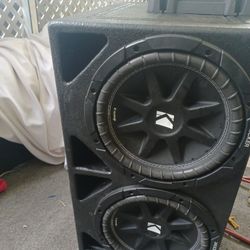 2 10in Kickers With Qbomb Ported Box N Amp ,2 12s N Amps 