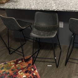 4 Bar Stools 