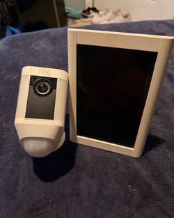 Ring Spotlight Cam 5AT3S8 Outdoor HD Security Camera with solar panel