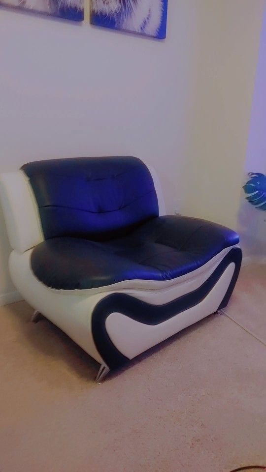 Black/white Faux Leather Single Chair