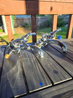 Chrome bathroom sink faucets