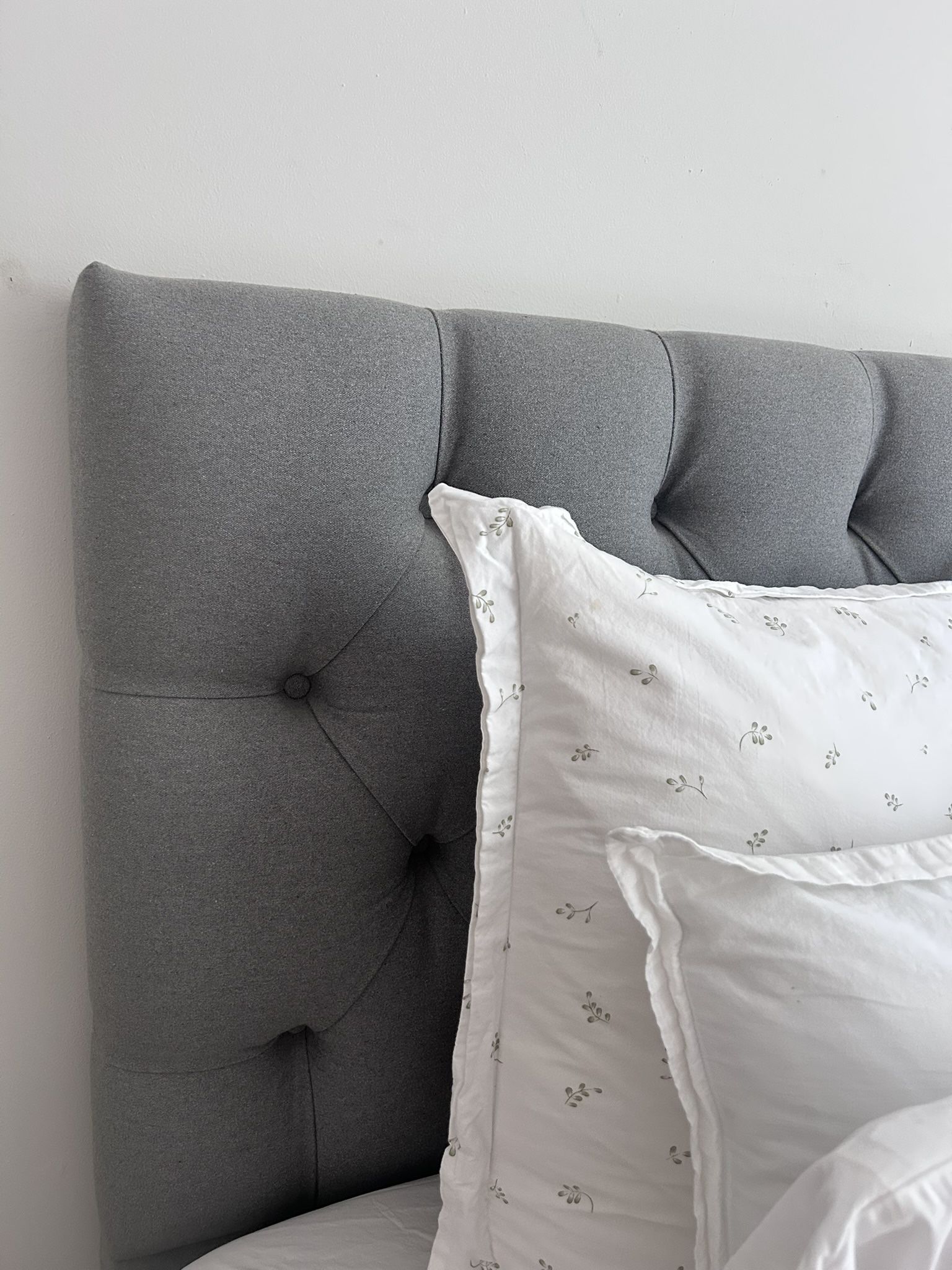 Gorgeous Upholstered Queen Bed Frame