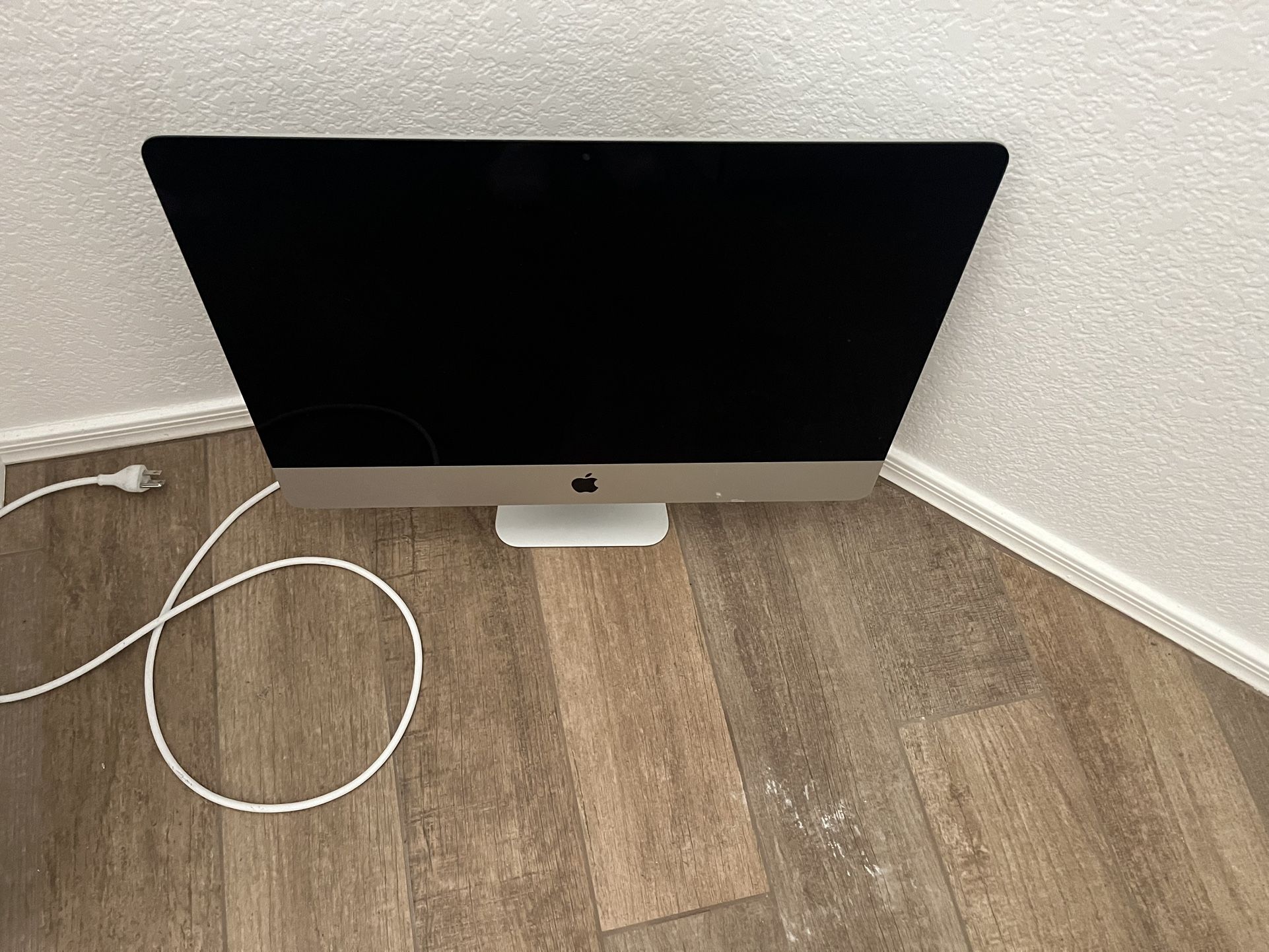 2019 Apple iMac with Retina 4K/3.6 GHz Intel Core i3 Quad-Core (21.5-Inch)
