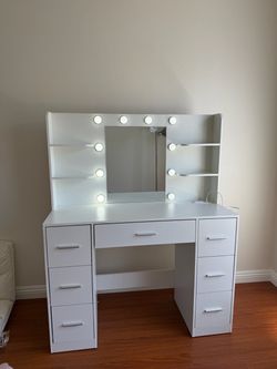 White Makeup Vanity with Lighted Mirror & 7 Drawers