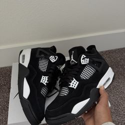 Jordan 4 White Thunder
