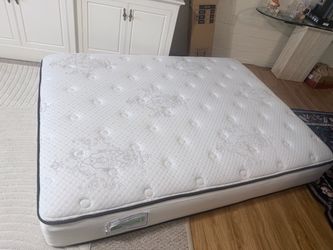 Queen Pillow Top Mattress