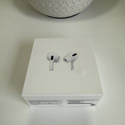 Apple AirPods Pro With Wireless Charging Case