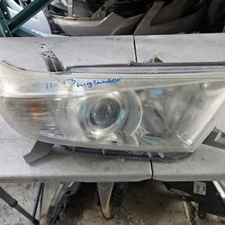 Toyota Highlander Right Headlight Oem