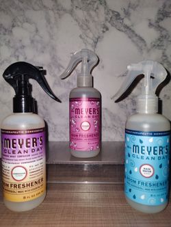Brand NEW! 🏠   Mrs. Meyer's Clean Day -- Room Freshener