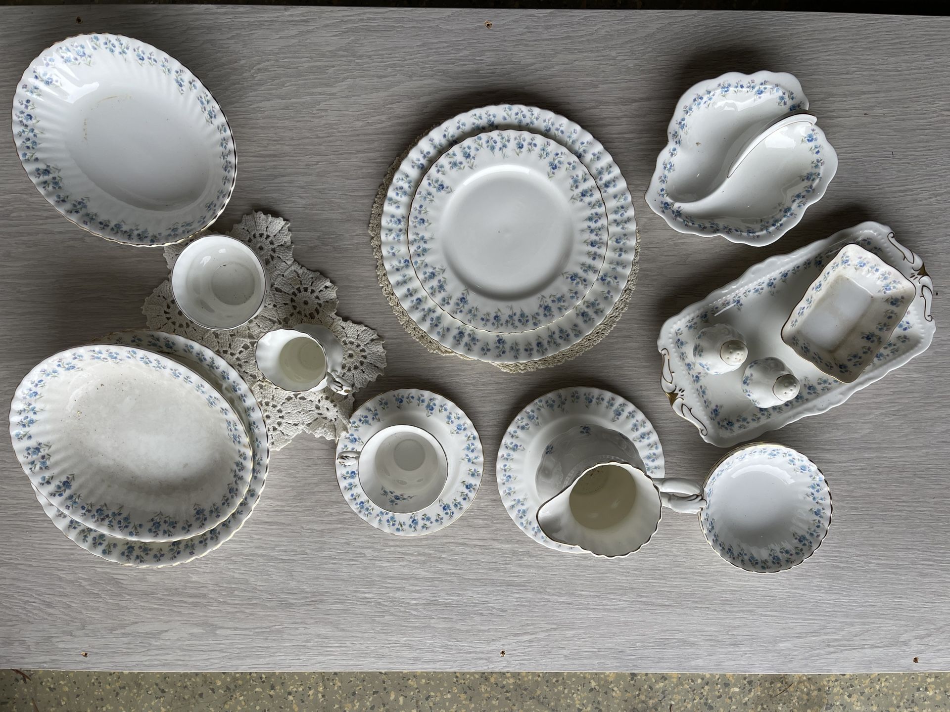 Royal Albert Memory lane China 