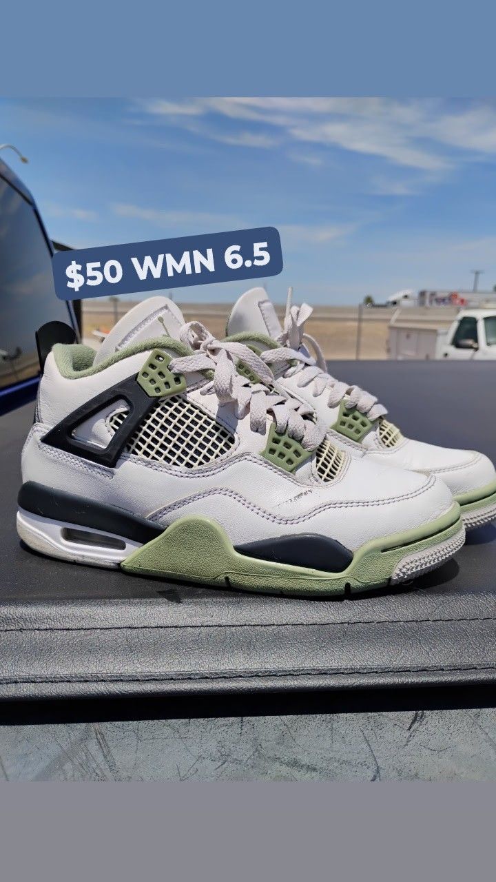 Women's Jordan Retro 4 Seafoam Size 6.5