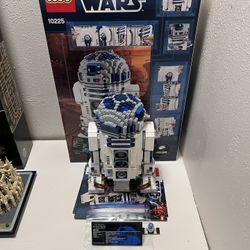 Built LEGO 10225 Technic R2-D2