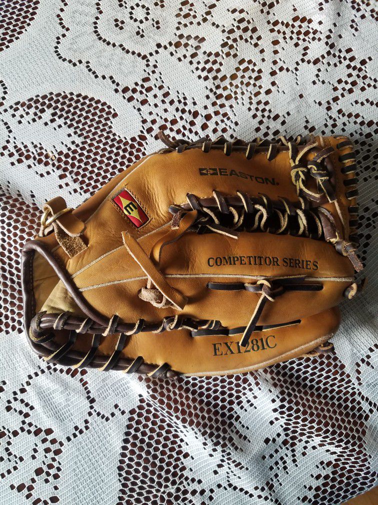 EASTON-12.75"/EX1281C(COMPETITOR SERIES) RIGHT HANDED BASEBALL  GLOVE (NEW w/o Tags)
