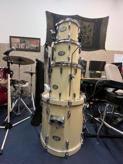 Pearl Vision 5-piece shell pack (2 floor toms)