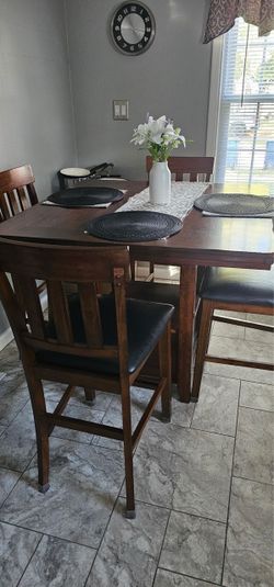 Kitchen and dining table