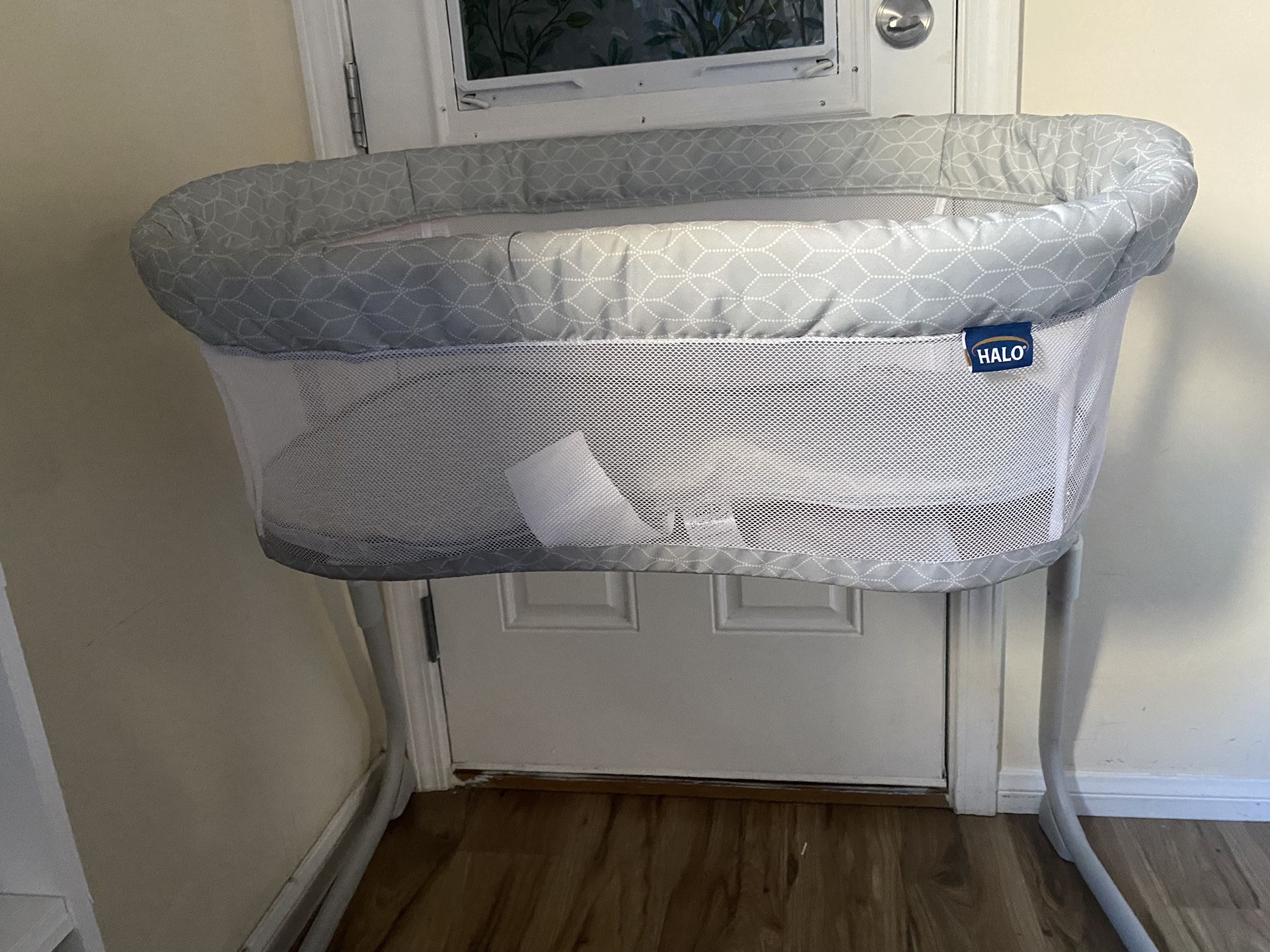 HALO Baby Flex BassiNest, Adjustable Travel Bassinet, Easy Folding, Lightweight with Mattress and Carrying Bag, Morning Mist