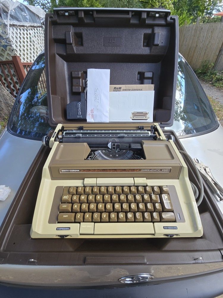Coronamatic Electric Type Writer