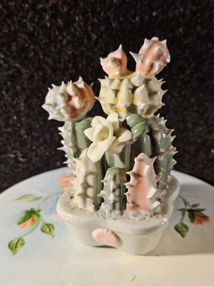 Vintage 1980s Solid 4" Porcelain Cactus Flowers Sculpture Figurine Rare Find!